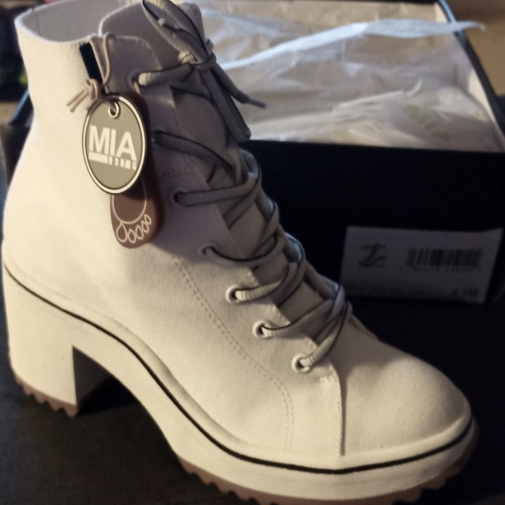 Canvas sneaker booties